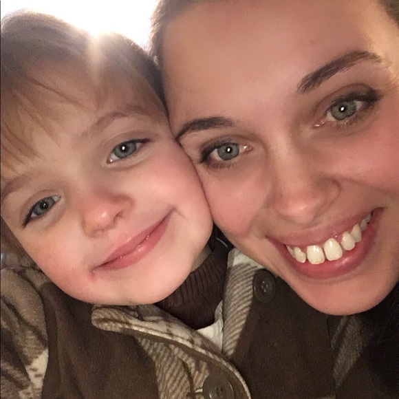 Meet your Posher, Britney - Picture 3 of 6